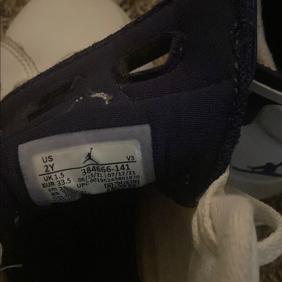 Jordan 6 - SIZE 2 Kids - Hightop, White and Navy Sneakers - Picture 3 of 6